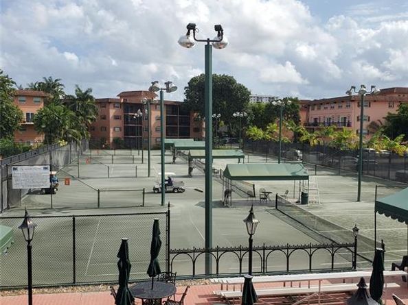 620 Tennis Club Dr 111, Fort Lauderdale FL 33311