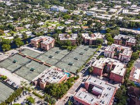 620 Tennis Club Dr 111, Fort Lauderdale FL 33311