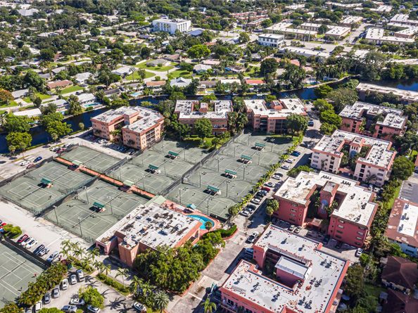 620 Tennis Club Dr 111, Fort Lauderdale FL 33311