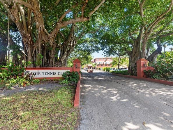 620 Tennis Club Dr 111, Fort Lauderdale FL 33311