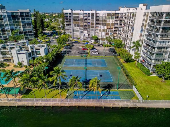 800 Parkview Dr 625, Hallandale Beach FL 33009