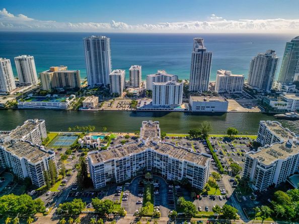 800 Parkview Dr 625, Hallandale Beach FL 33009