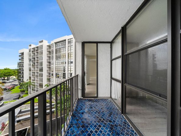 800 Parkview Dr 625, Hallandale Beach FL 33009