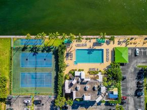 800 Parkview Dr 625, Hallandale Beach FL 33009
