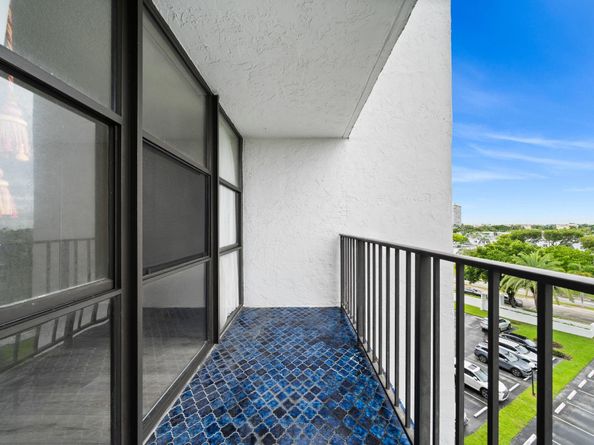 800 Parkview Dr 625, Hallandale Beach FL 33009