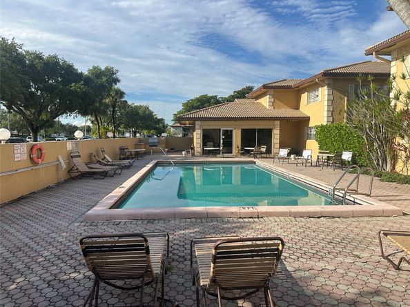 3034 Coral Springs Dr 202, Coral Springs FL 33065