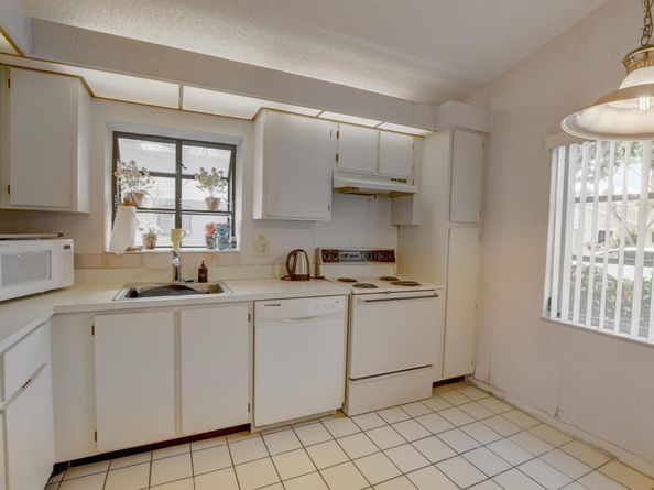 8089 Springtree Road, Boca Raton FL 33496