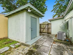 5711 SW 37th Ct, Davie FL 33314