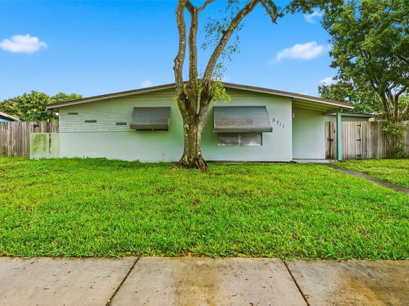 5711 SW 37th Ct, Davie FL 33314