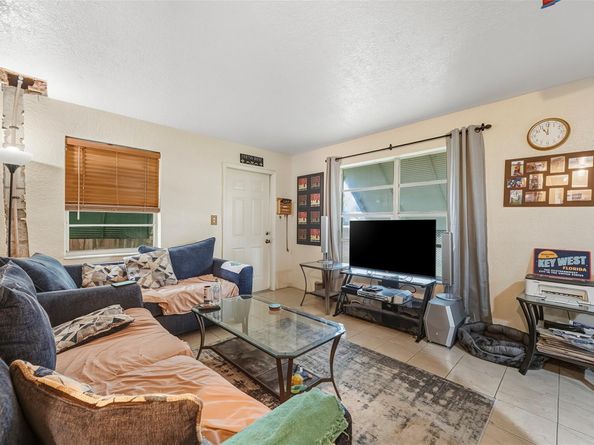 5711 SW 37th Ct, Davie FL 33314