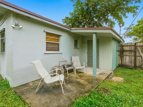 5711 SW 37th Ct, Davie FL 33314