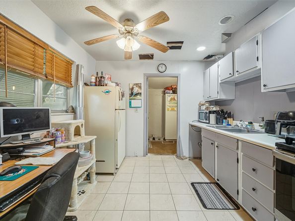 5711 SW 37th Ct, Davie FL 33314