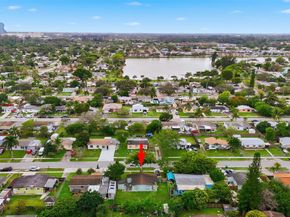 5711 SW 37th Ct, Davie FL 33314