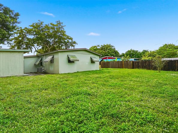 5711 SW 37th Ct, Davie FL 33314