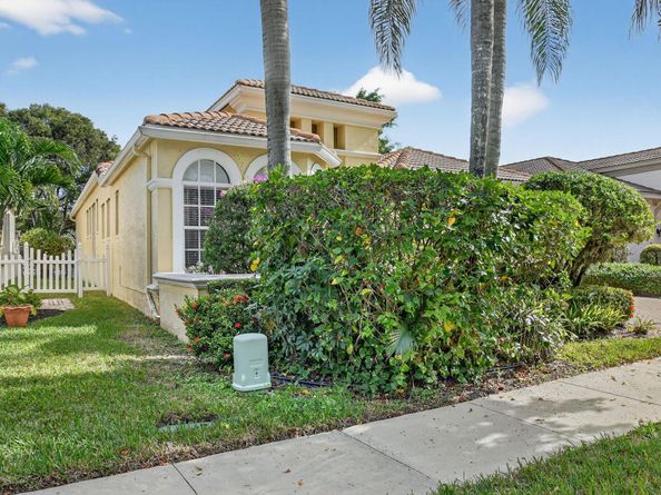 1848 Via Castello, Wellington FL 33411