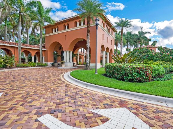 1848 Via Castello, Wellington FL 33411