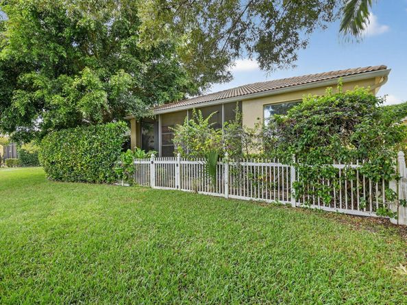 1848 Via Castello, Wellington FL 33411