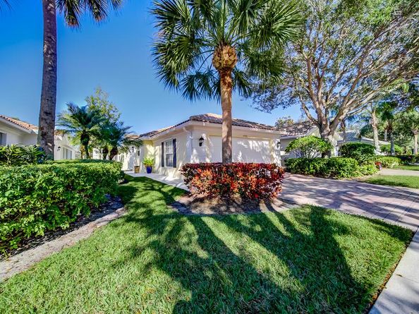 8199 Saint Johns Court, Wellington FL 33414