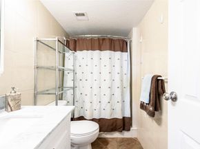 1831 NE 38th St 206, Fort Lauderdale FL 33308