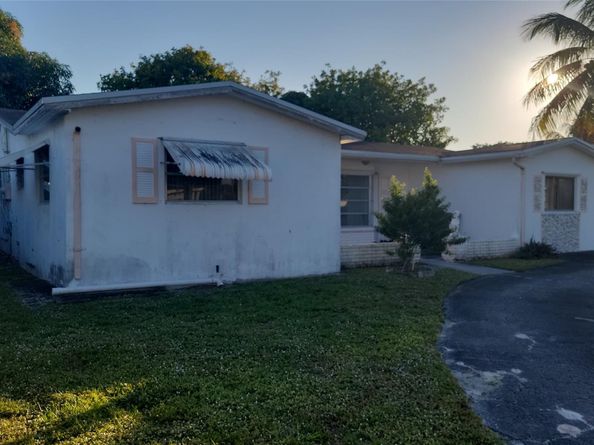 3390 NW 42nd St, Lauderdale Lakes FL 33309