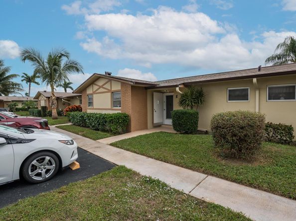 2832 W Crosley Drive E, West Palm Beach FL 33415