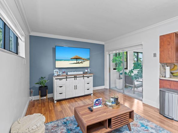 8380 NW 26th Pl, Sunrise FL 33322