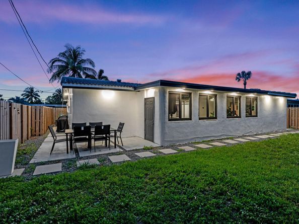 8380 NW 26th Pl, Sunrise FL 33322