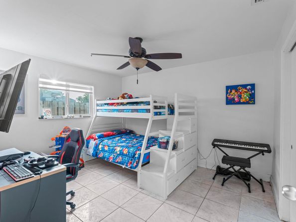 8380 NW 26th Pl, Sunrise FL 33322