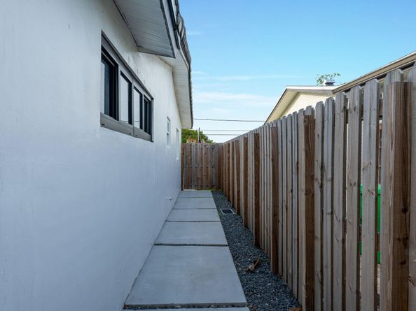 8380 NW 26th Pl, Sunrise FL 33322