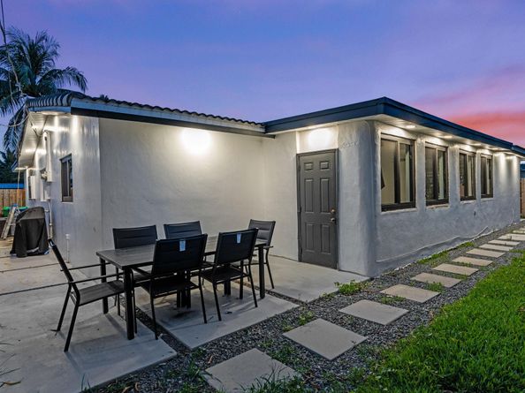 8380 NW 26th Pl, Sunrise FL 33322