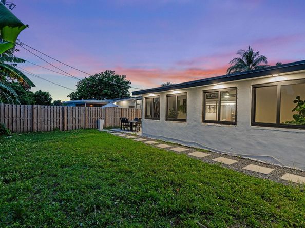 8380 NW 26th Pl, Sunrise FL 33322