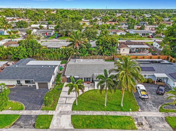 8380 NW 26th Pl, Sunrise FL 33322