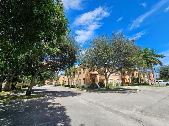 3545 Forest Hill Boulevard 15, Palm Springs FL 33406