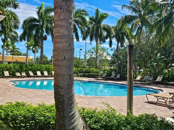 3545 Forest Hill Boulevard 15, Palm Springs FL 33406