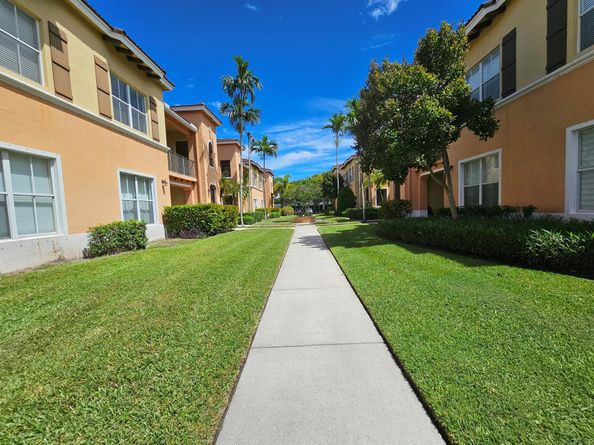 3545 Forest Hill Boulevard 15, Palm Springs FL 33406