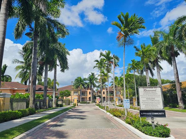 3545 Forest Hill Boulevard 15, Palm Springs FL 33406
