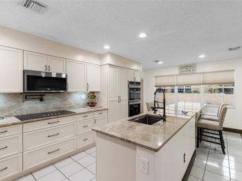 11311 Lakeview Drive