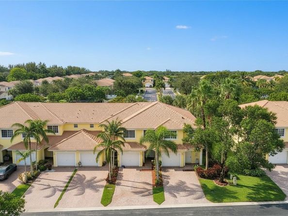 1055 Imperial Lake Rd, West Palm Beach FL 33413