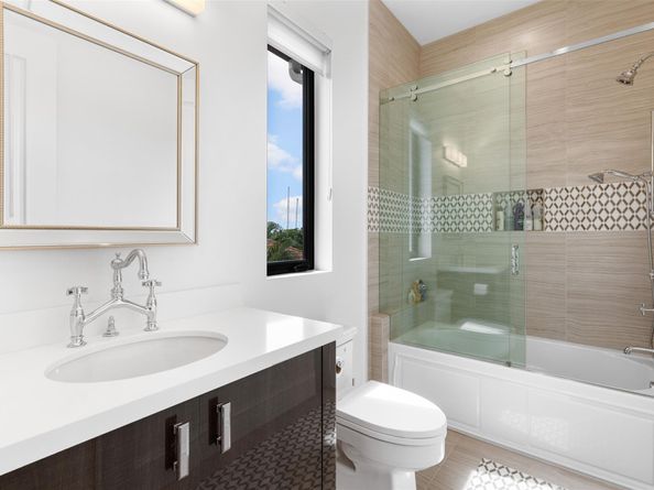 797 Middle River Dr, Fort Lauderdale FL 33304