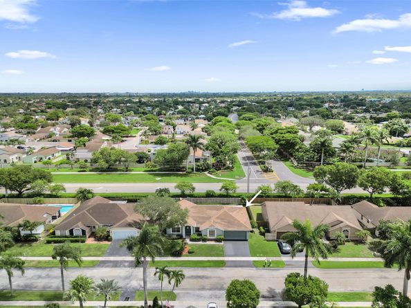 948 SW 149th Ter, Sunrise FL 33326