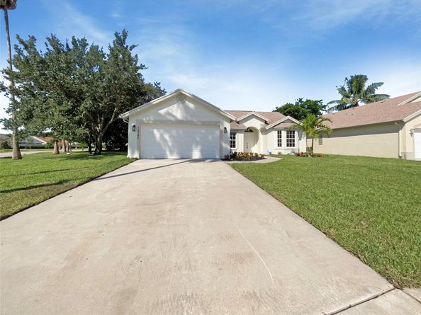 12785 Meadowbreeze Dr, Wellington FL 33414