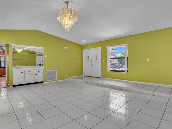 6621 NW 52nd St, Coral Springs FL 33067