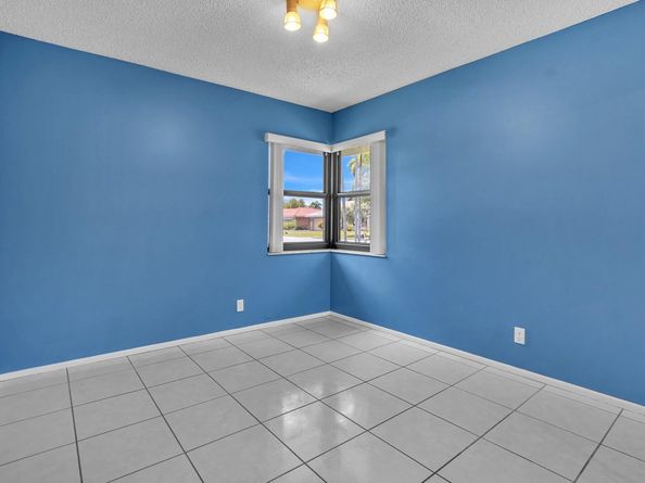 6621 NW 52nd St, Coral Springs FL 33067