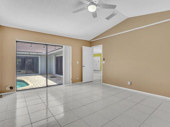 6621 NW 52nd St, Coral Springs FL 33067