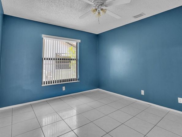 6621 NW 52nd St, Coral Springs FL 33067