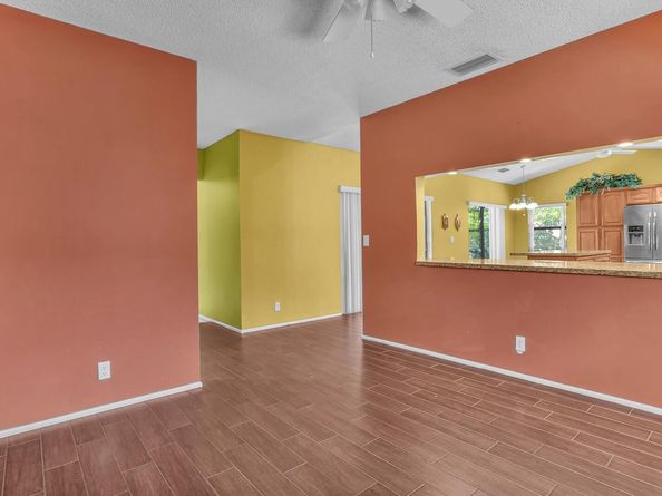 6621 NW 52nd St, Coral Springs FL 33067
