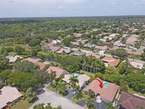 6621 NW 52nd St, Coral Springs FL 33067