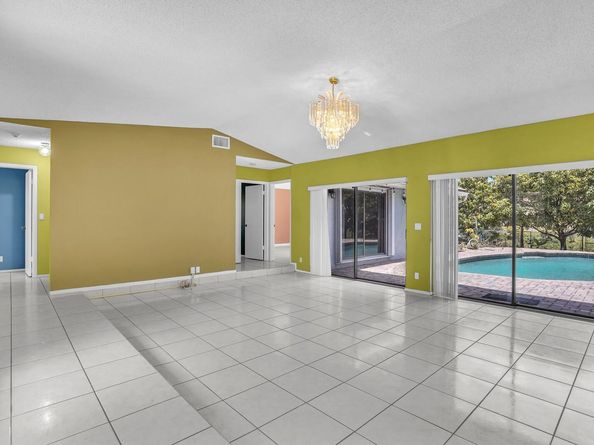 6621 NW 52nd St, Coral Springs FL 33067
