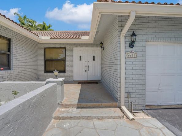 6621 NW 52nd St, Coral Springs FL 33067
