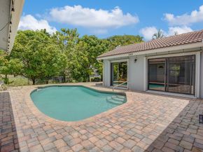 6621 NW 52nd St, Coral Springs FL 33067